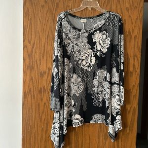 Black and white long tunic size large or xl